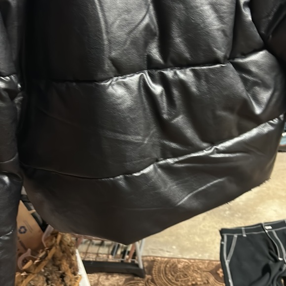 NWOT BLACK over sized puffer jacket! - Picture 5 of 5